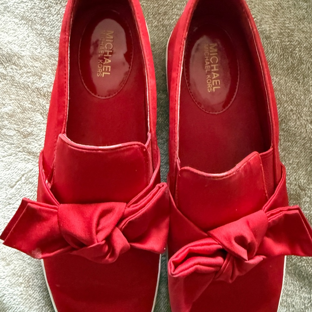 Michael Kors Red Velvet shies with Bow - size 9